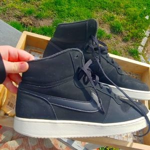 Nike • Black Sneakers High Top Hi Top SHERPA LINED Lace Up Sneakers Women's 12